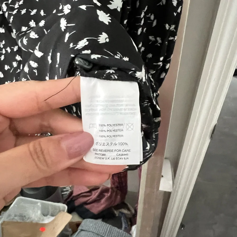 NWT Jcrew floral black top size small petite - Picture 4 of 4